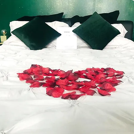 Amo'hote Elegance & بيت ضيافة Les Sorinières